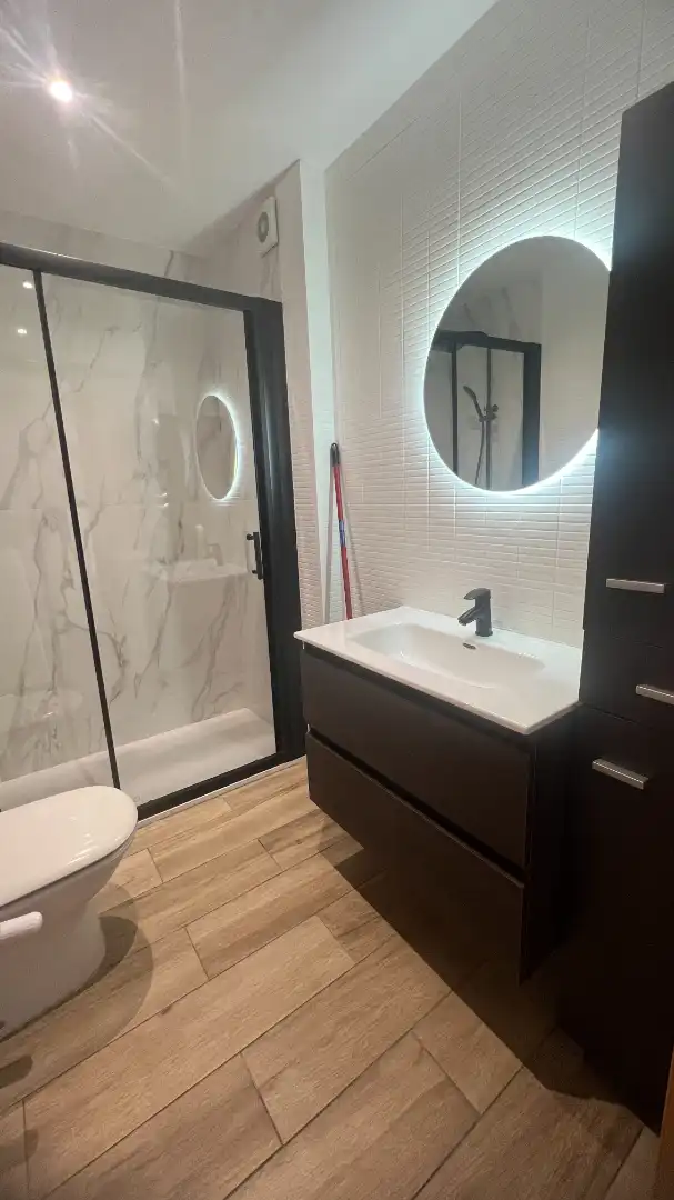 Bathroom of Duplexes for rent in Terrassa  with Air Conditioner, Heating and Terrace