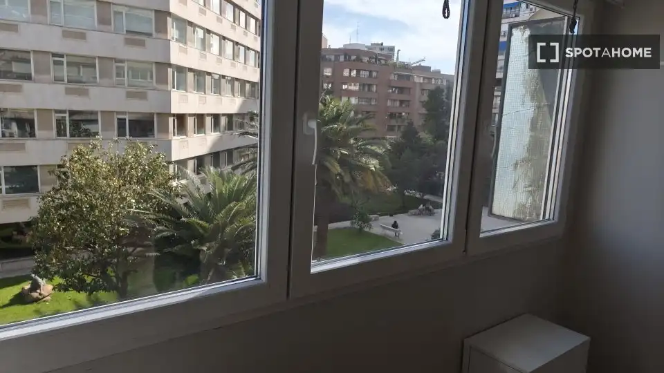 Bedroom of Flat for rent in Madrid  with Air Conditioner, Heating and Furnished