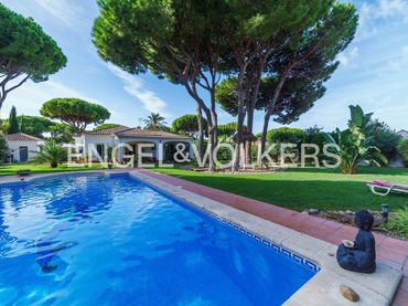 Casa amb piscina en venda a Las Lagunas - Campano