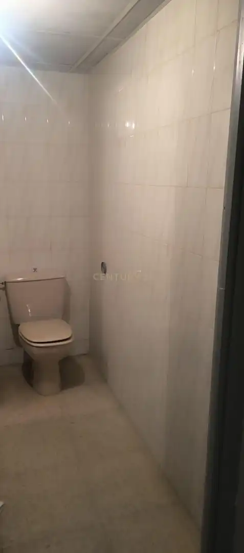 Badezimmer von Büro zum Verkauf in Cáceres