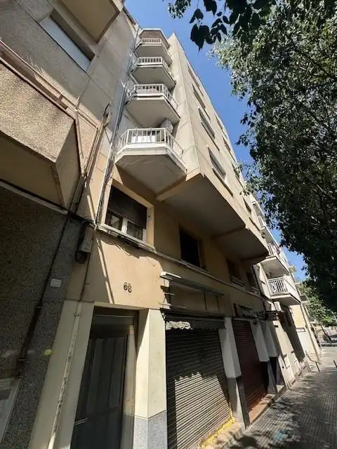Vista exterior de Piso en venta en Santa Coloma de Gramenet