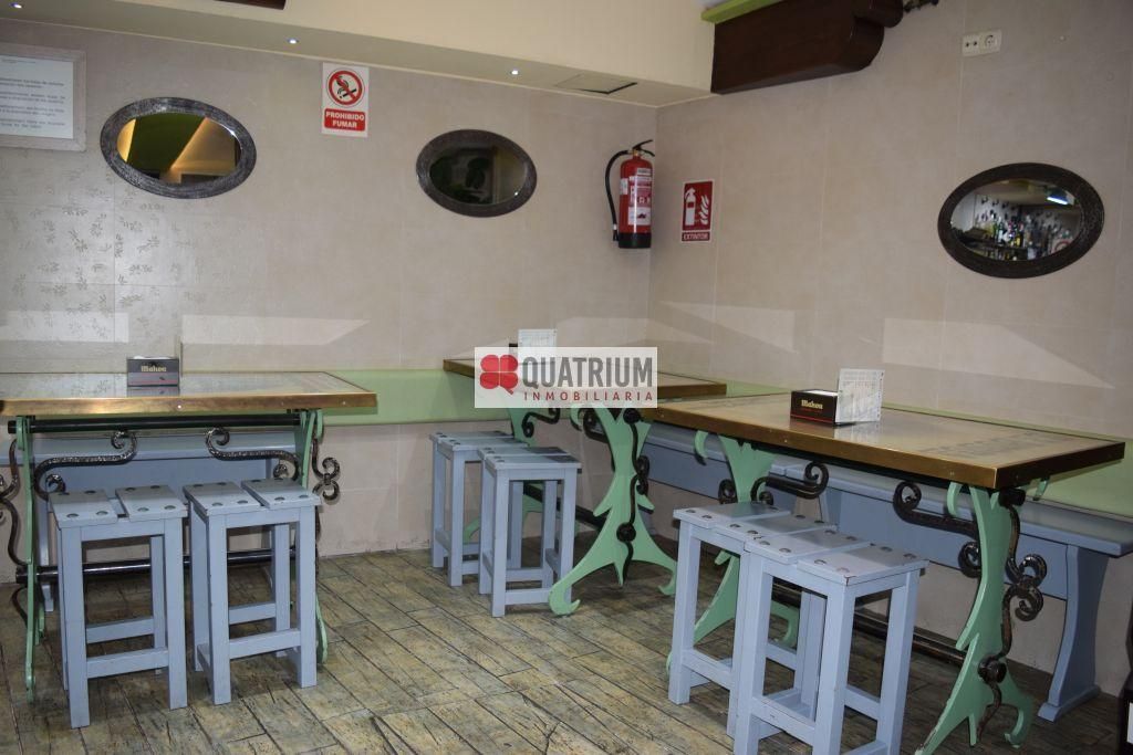 Local en traspaso en Santiago de Compostela  con Aire acondicionado