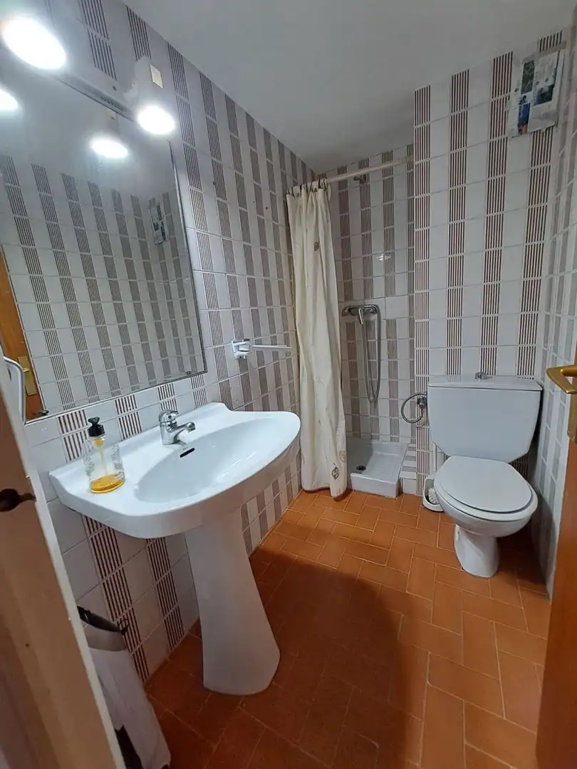 Baño de Piso de alquiler en L'Escala con Terraza