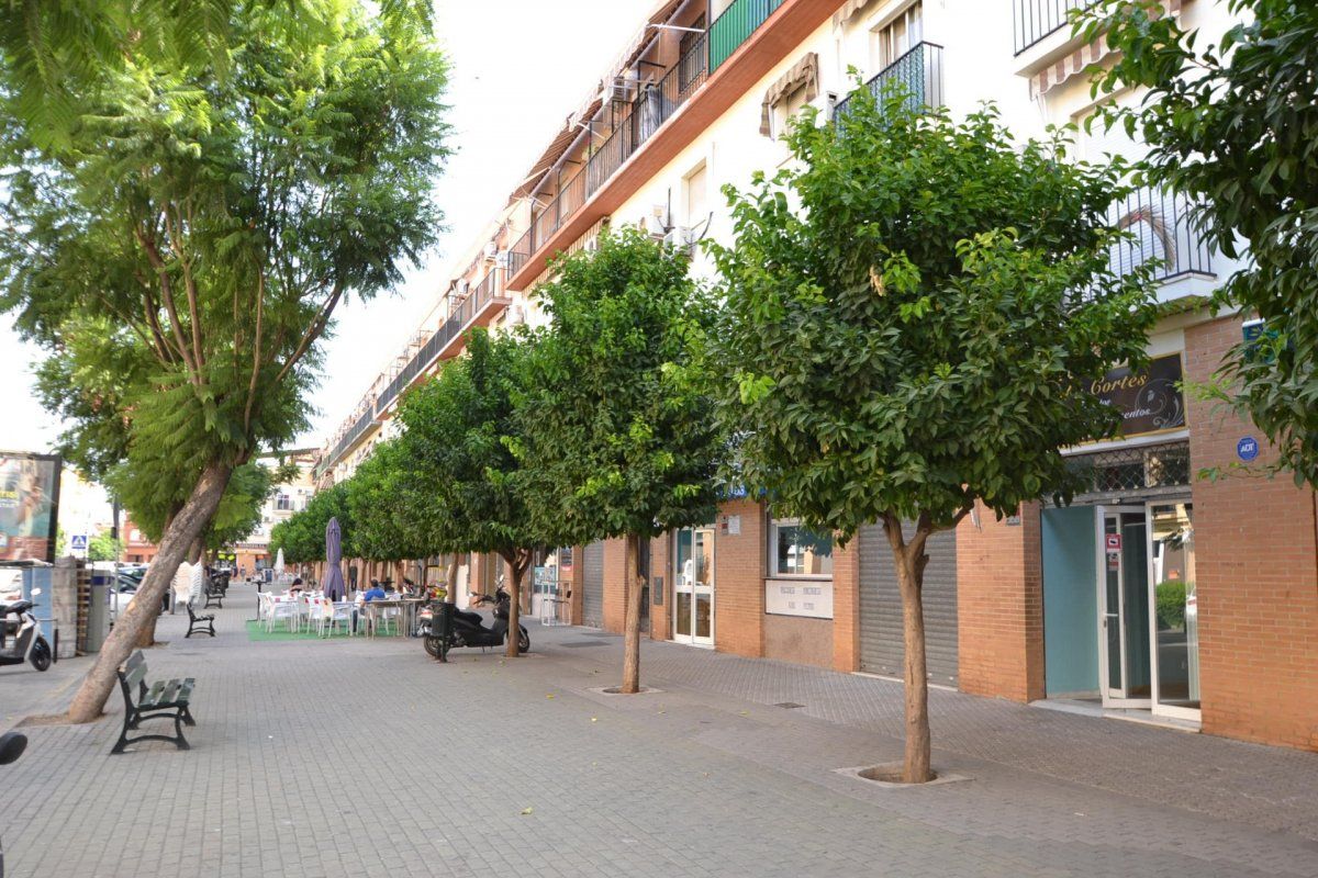 Exterior view of Premises for sale in Camas  with Air Conditioner