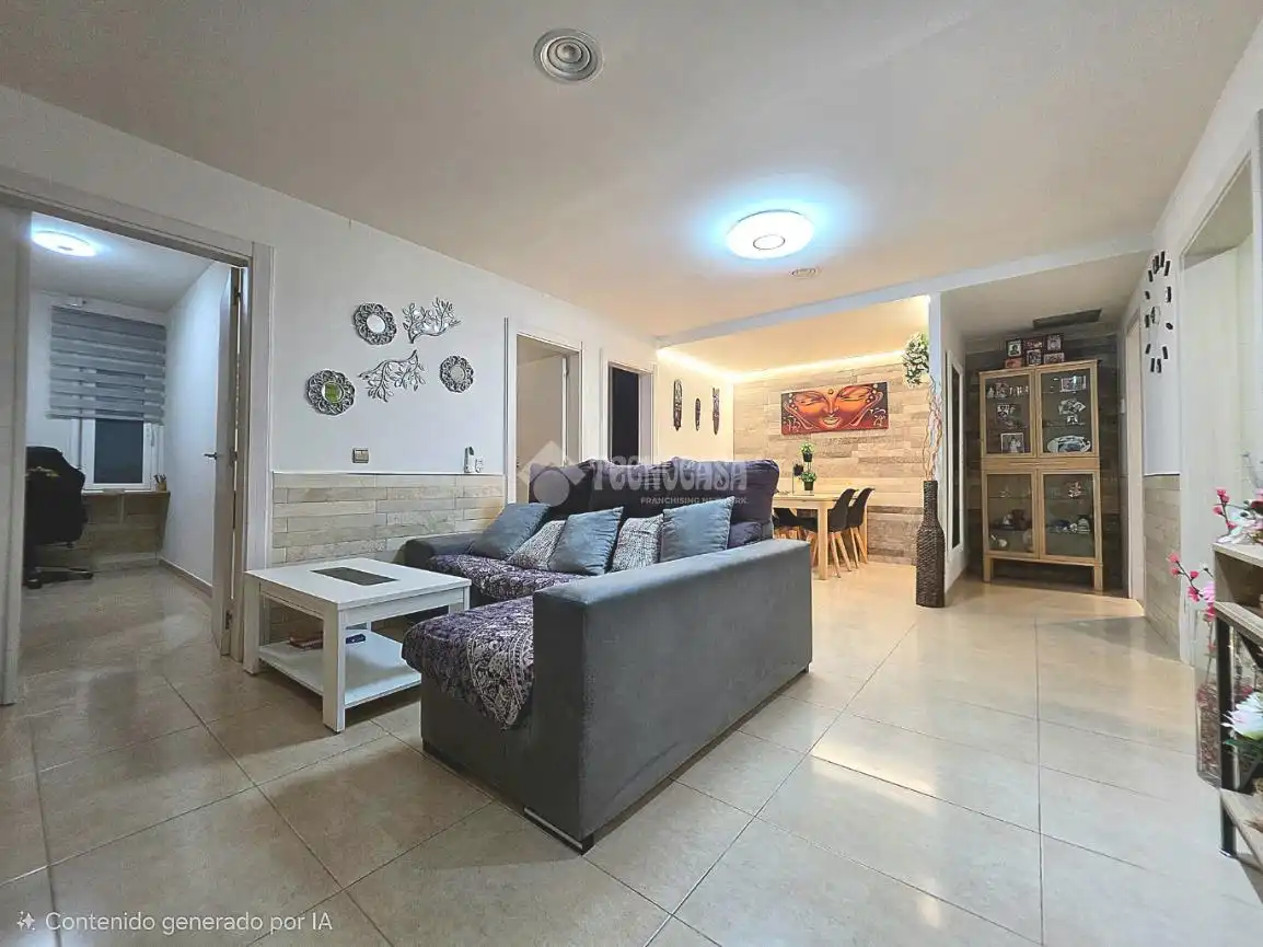 Sala d'estar de Pis en venda en Santa Coloma de Gramenet amb Calefacció i Parquet