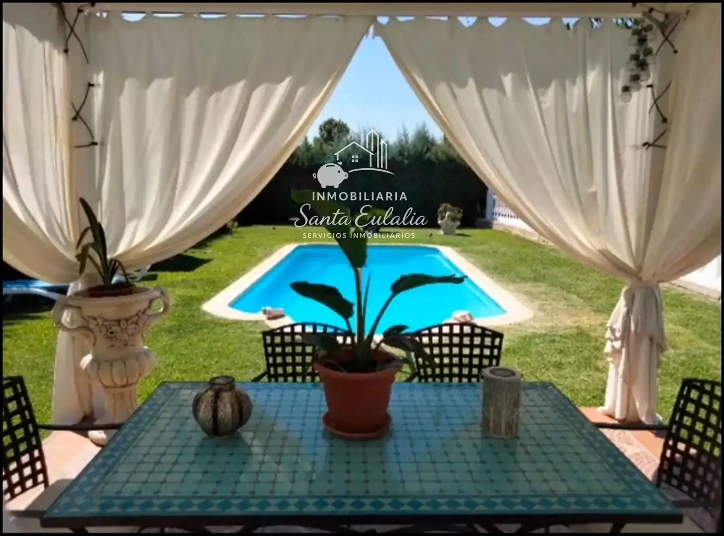 Vista exterior de Casa o xalet en venda en Arroyo de San Serván amb Aire condicionat, Calefacció i Piscina