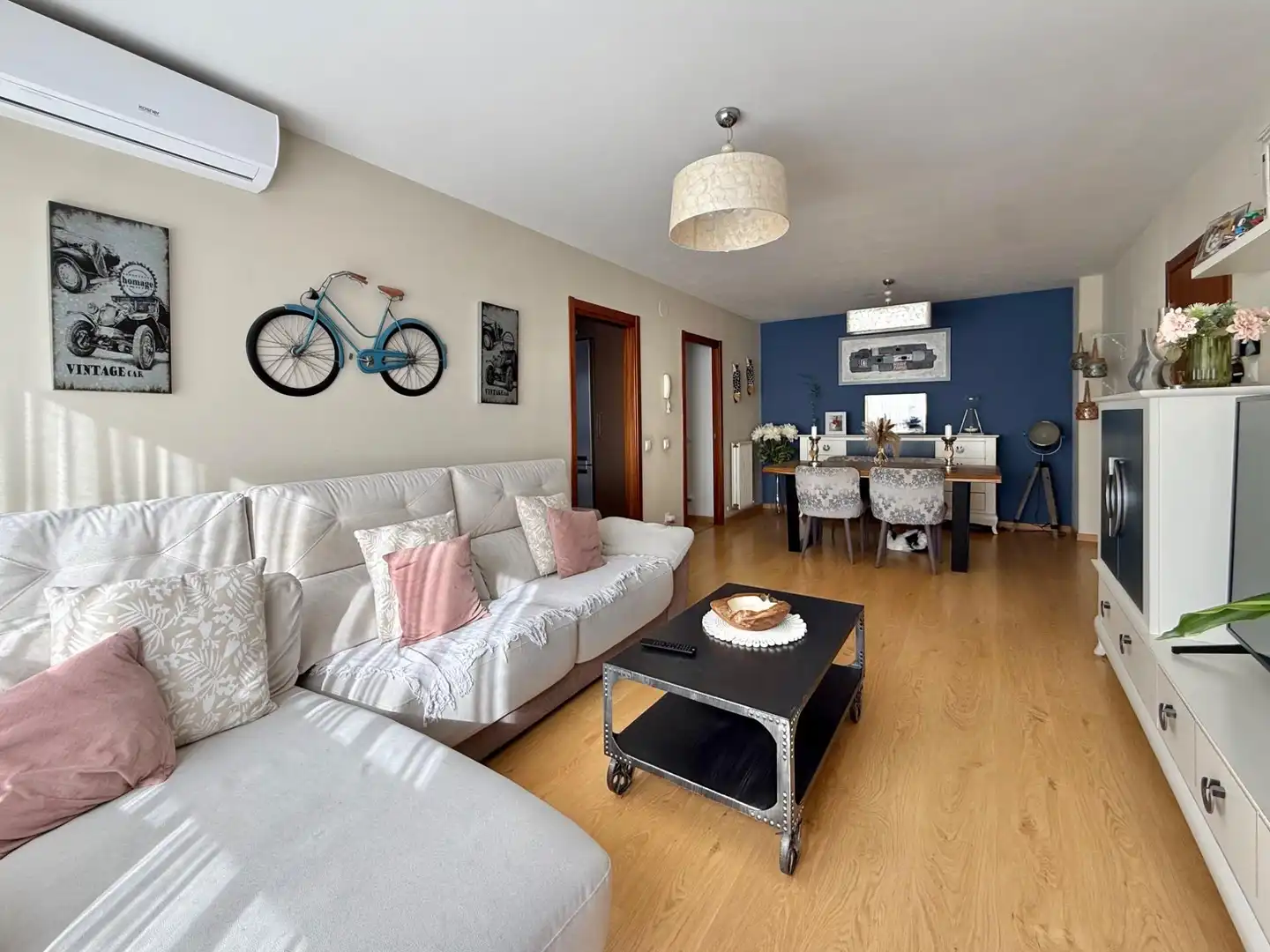 Living room of Flat for sale in Tudela  with Air Conditioner, Heating and Parquet flooring