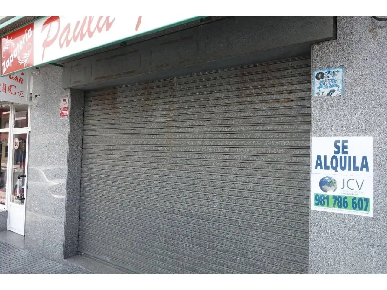 Locale commerciale in affitto a Avenida Emilio Martínez Sánchez