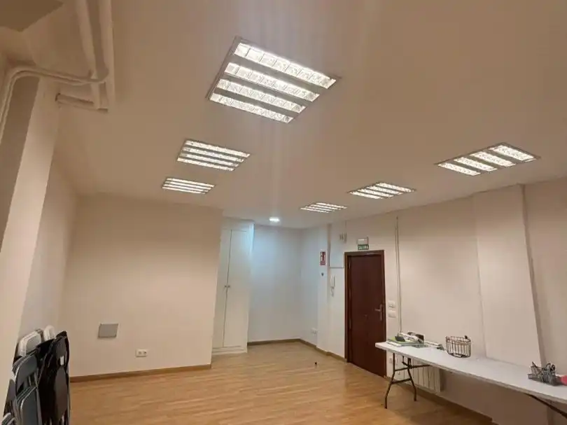 Office for rent in Madrid  with Air Conditioner