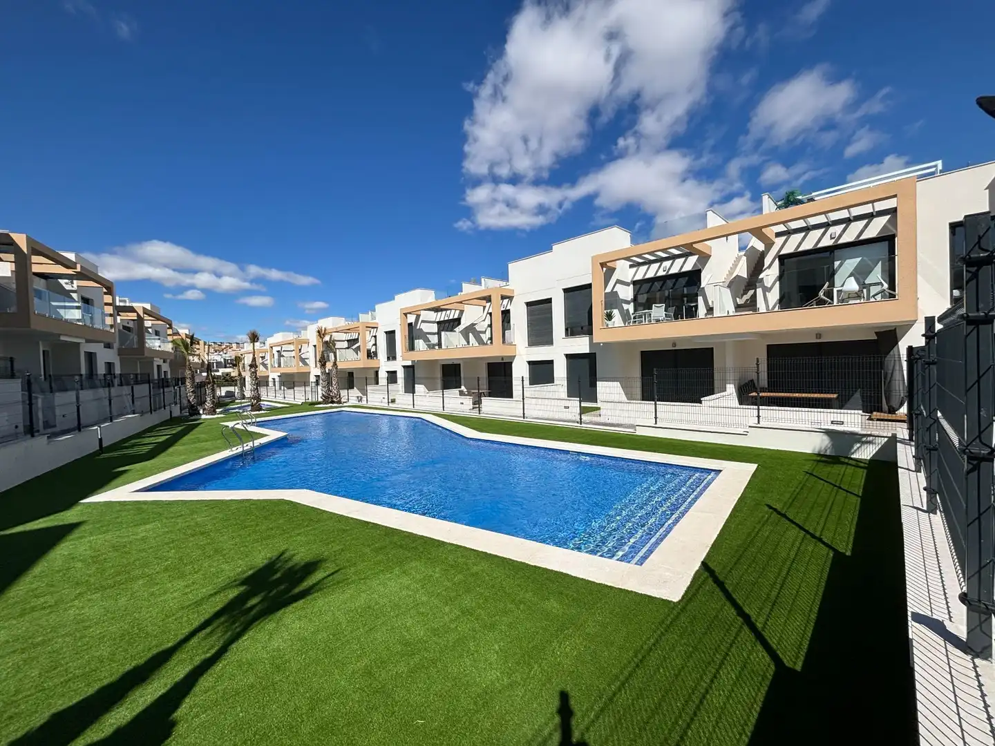 Piscina de Apartament en venda en Orihuela amb Aire condicionat, Moblat i Piscina comunitària