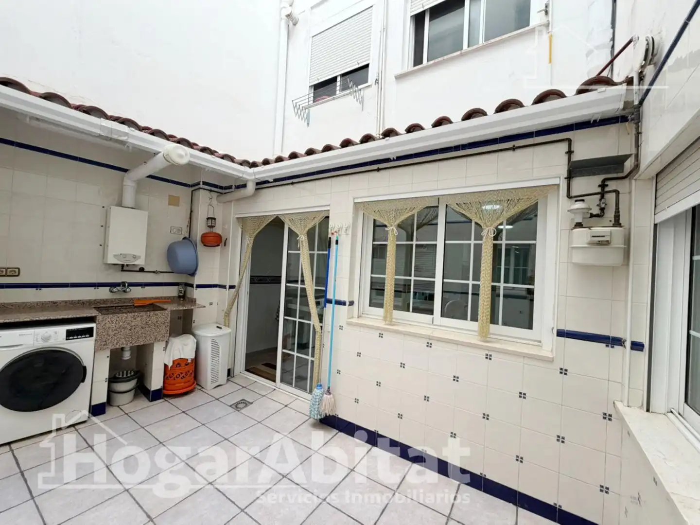 Exterior view of Flat for sale in Torrent  with Air Conditioner, Terrace and Furnished