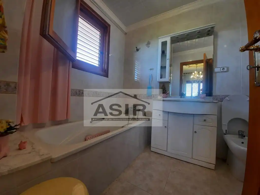 Bany de Casa o xalet en venda en Albalat de la Ribera amb Aire condicionat, Calefacció i Jardí privat