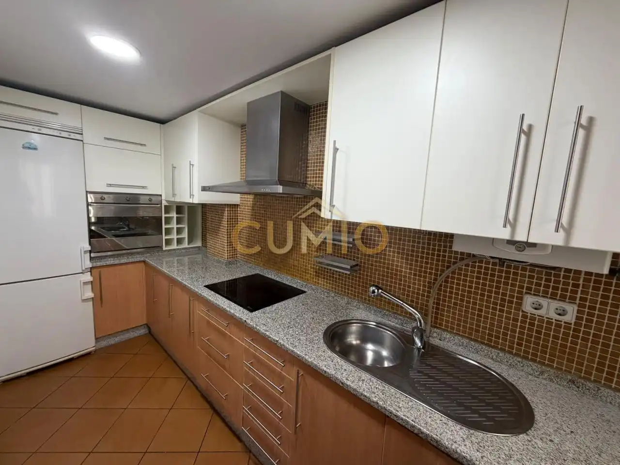 Duplex avec ascenseur à vendre à Plaza Rosalía de Castro