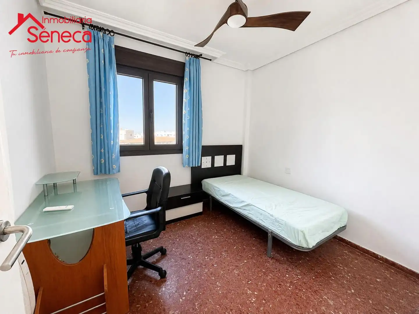 Schlafzimmer von Dachboden zum Verkauf in Córdoba mit Klimaanlage, Heizung und Abstellraum
