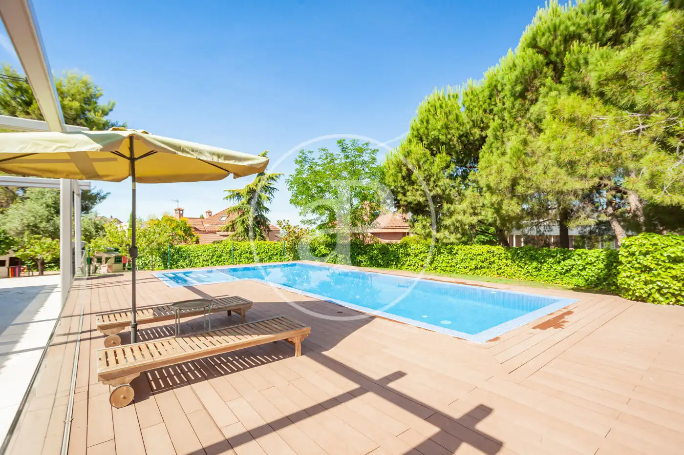 Piscina de Casa o chalet de alquiler en Madrid con Aire acondicionado, Calefacción y Jardín privado