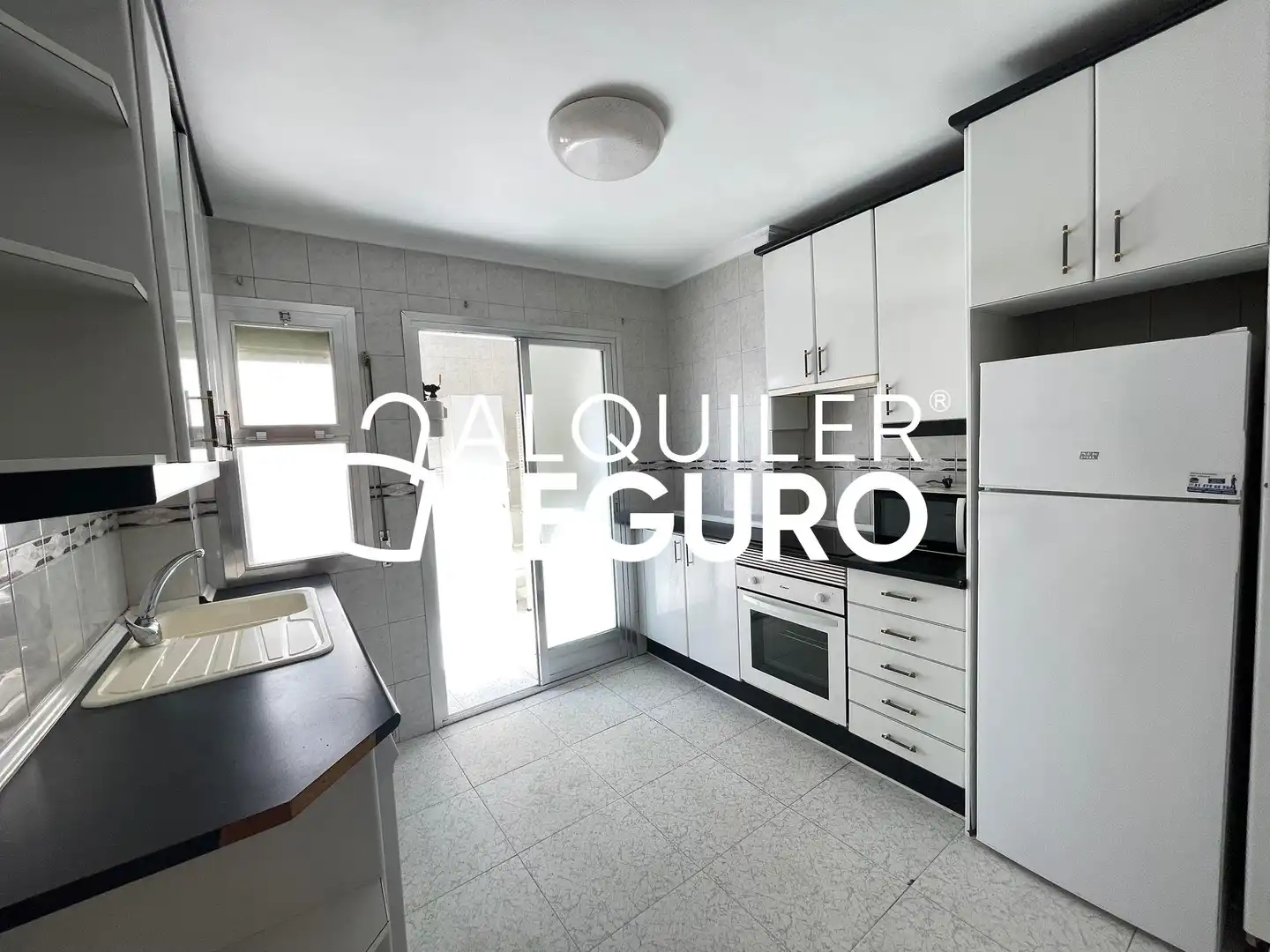 Kitchen of Flat for rent in Madrid  with Air Conditioner, Heating and Terrace