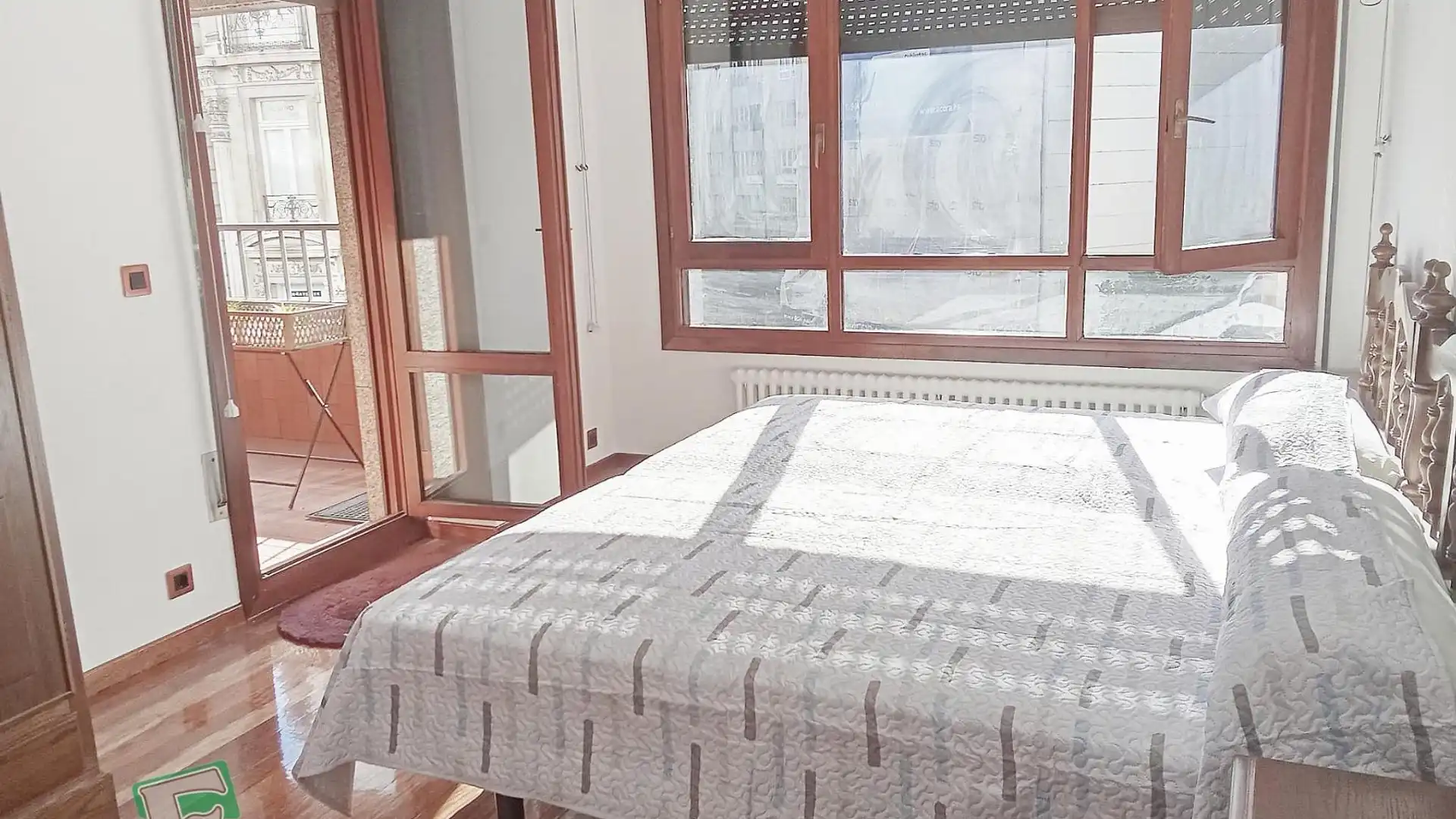 Habitación de Apartamento de alquiler en Oviedo  con Calefacción, Parquet y Terraza