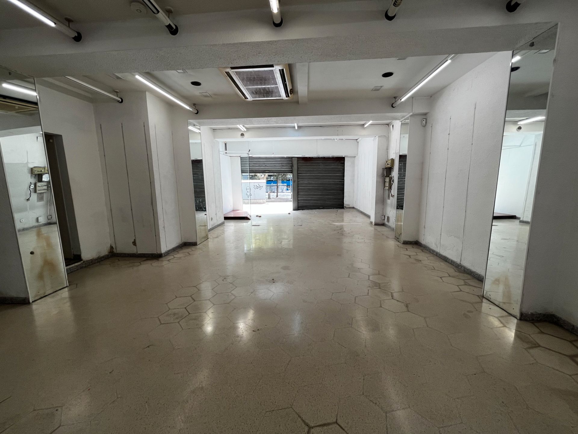 Local de alquiler en Via Júlia, Verdum, Nou Barris