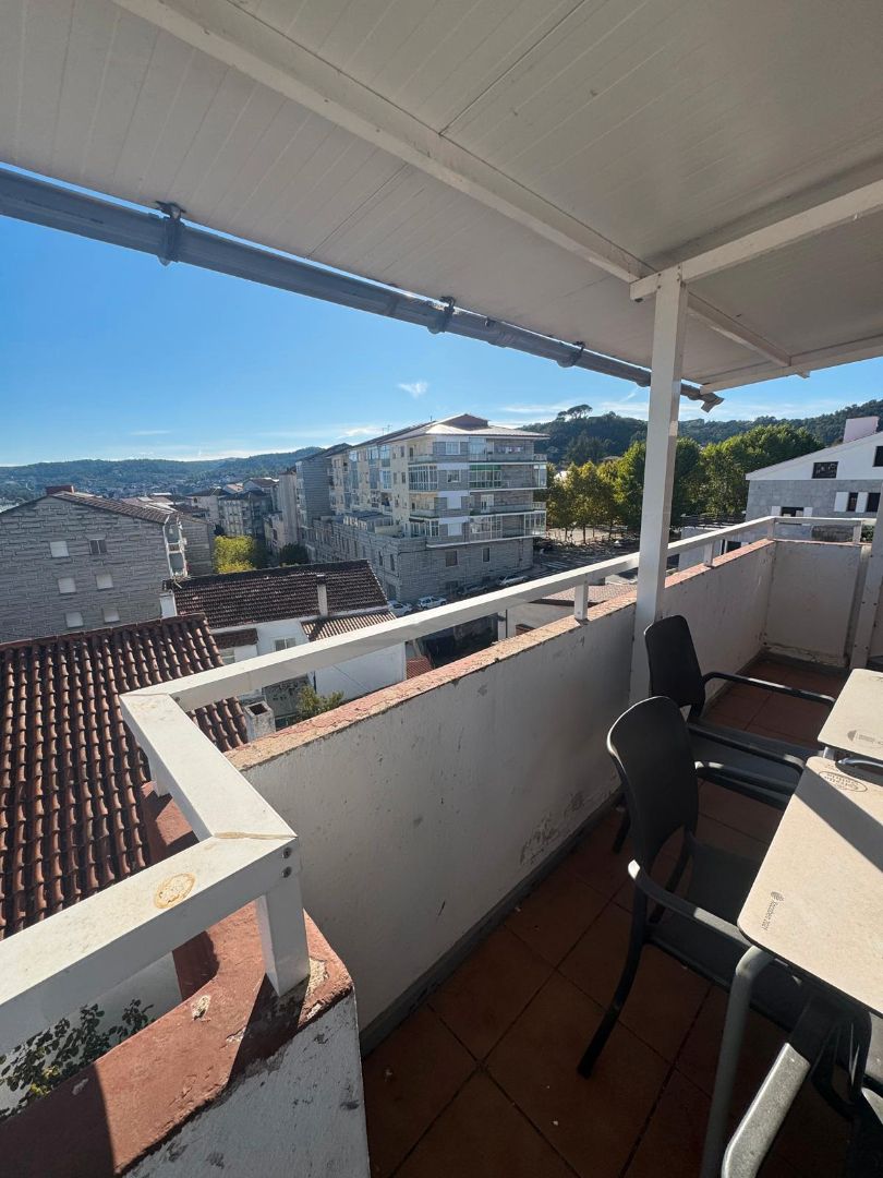 Terrassa de Casa o xalet en venda en Ourense Capital  amb Calefacció, Jardí privat i Parquet