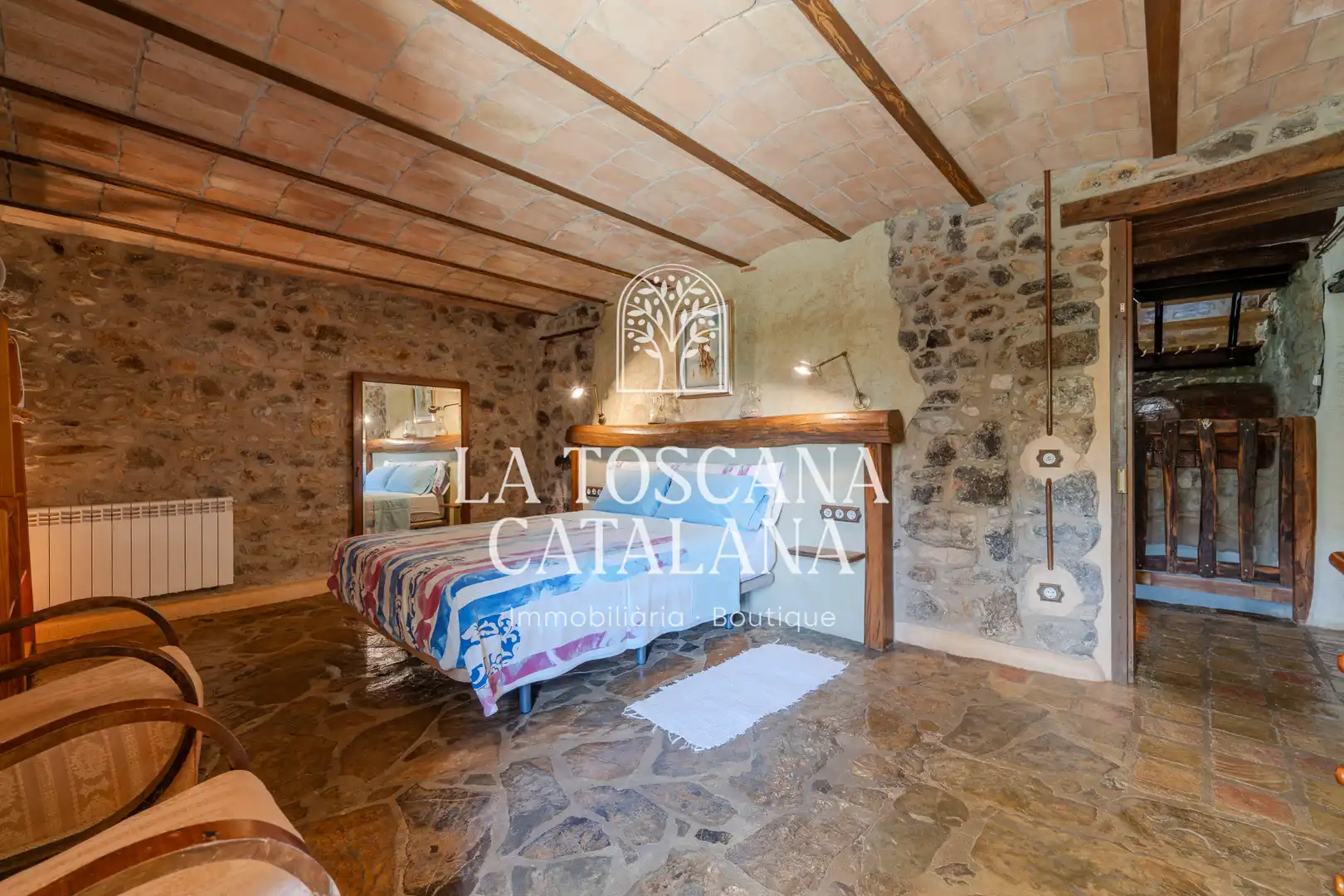 Habitación de Finca rústica en venta en Sales de Llierca con Aire acondicionado, Calefacción y Jardín privado