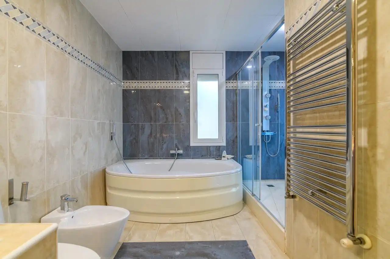 Bathroom of Houses for sale in Sabadell  with Air Conditioner, Heating and Terrace
