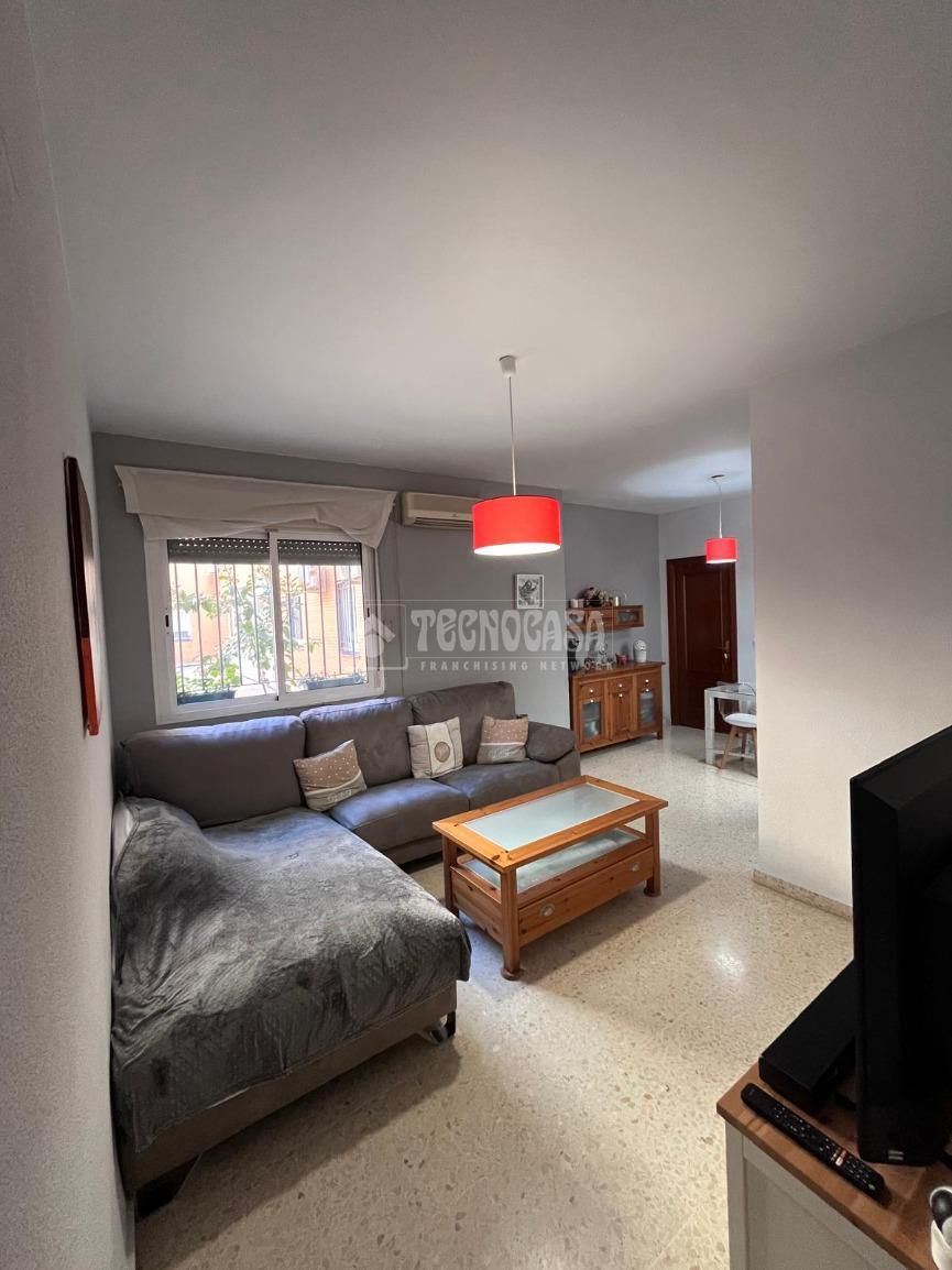 Sala d'estar de Pis en venda en Alcalá de Guadaira amb Calefacció