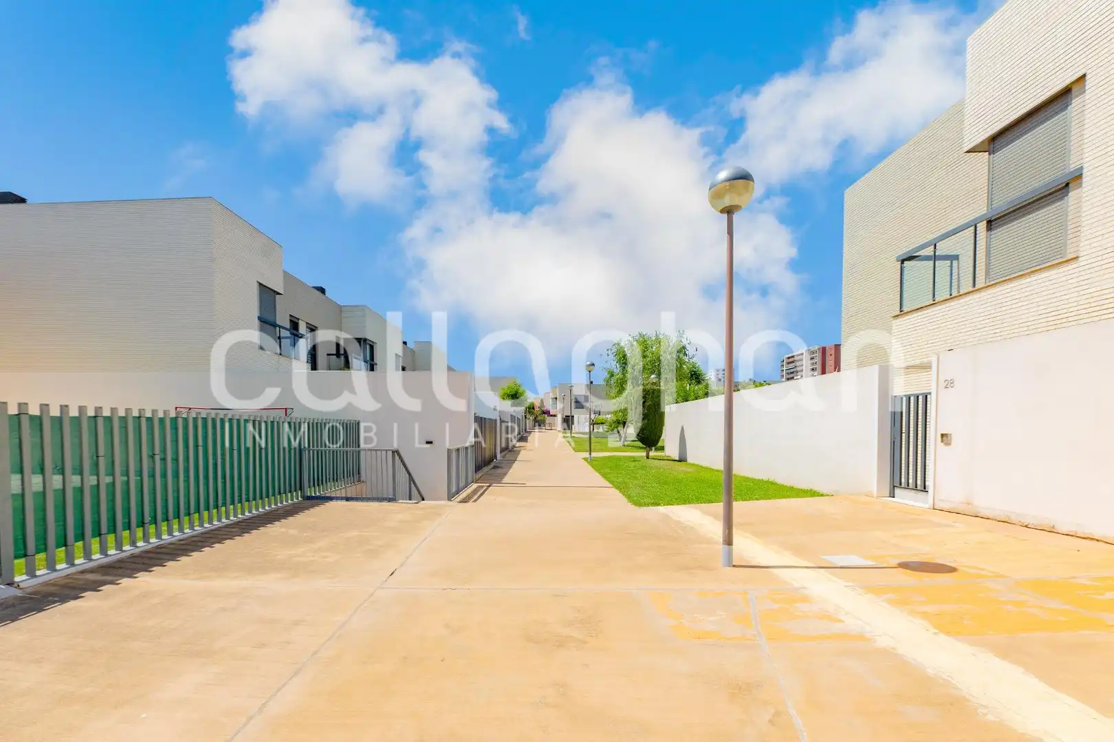 Exterior view of Detached homes for rent in Paterna  with Air Conditioner, Heating and Private garden