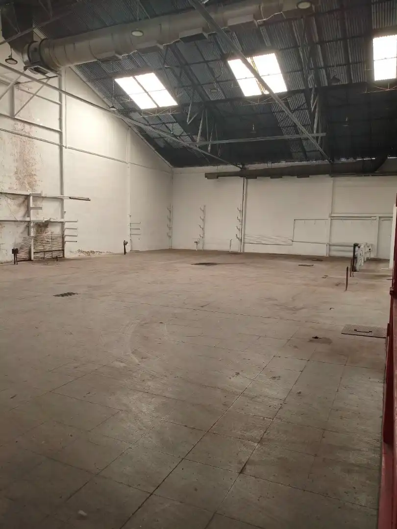 Nau industrial de lloguer en Peligros amb Calefacció i Alarma
