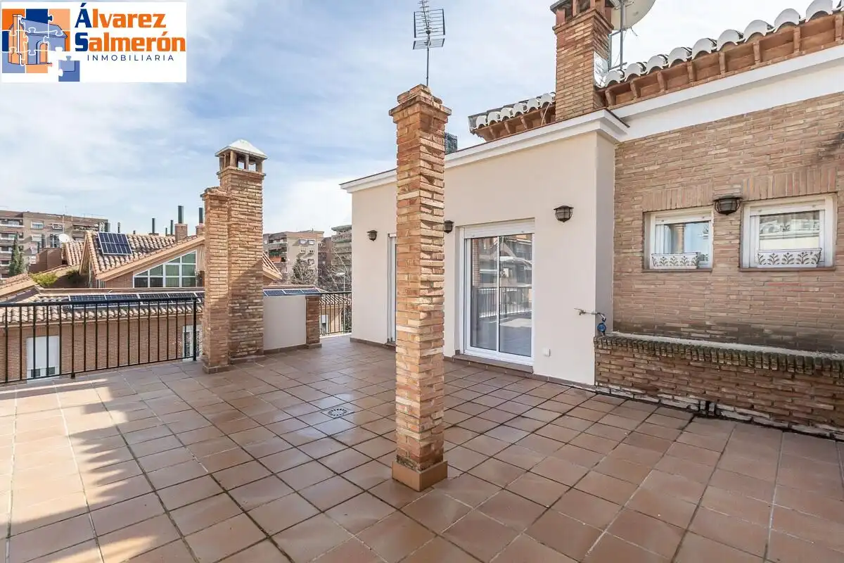 Terrasse von Einfamilien-Reihenhaus zum Verkauf in Granada mit Privatgarten, Terrasse und Schwimmbad