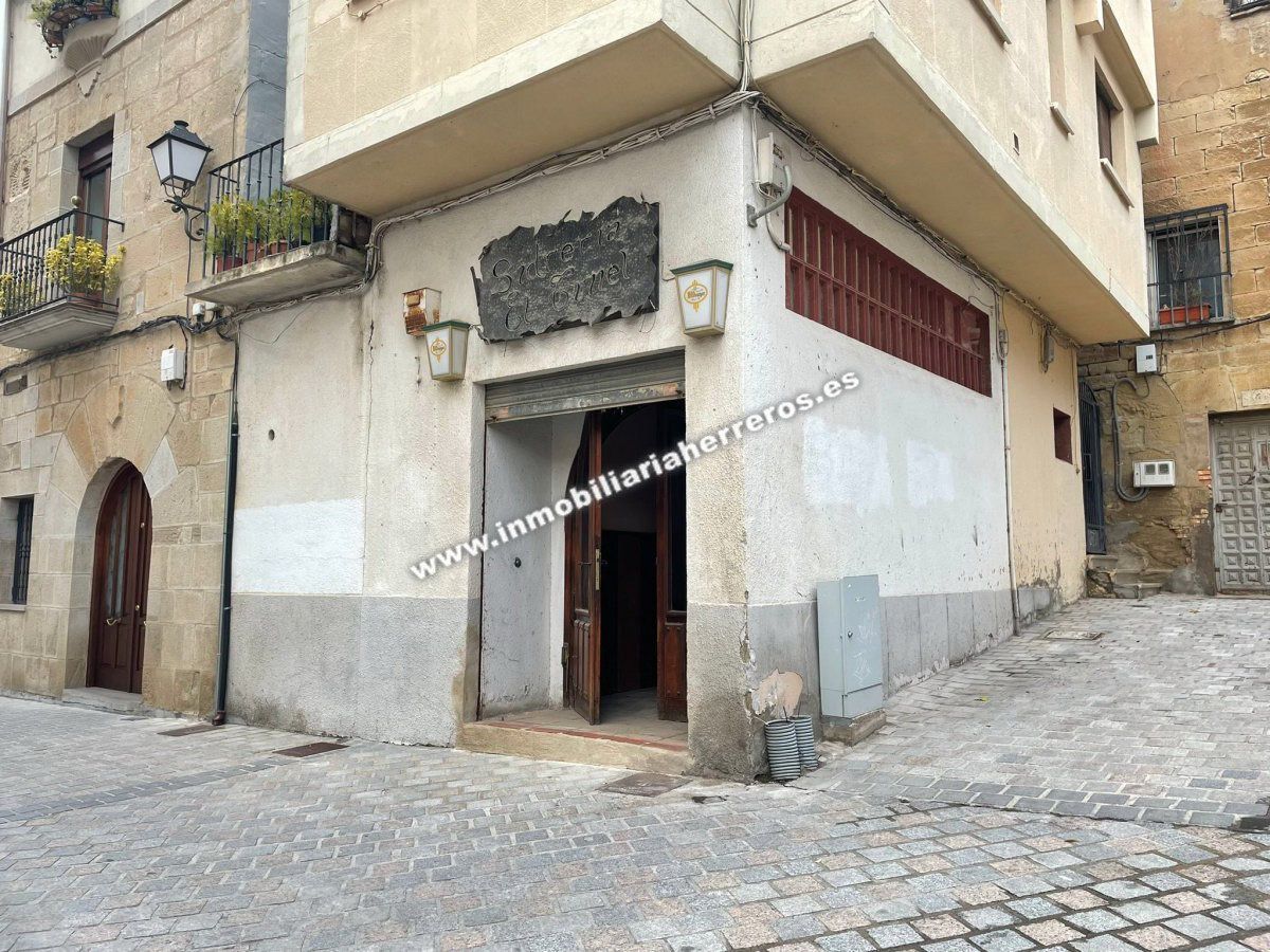 Vista exterior de Local en venda en Oyón-Oion