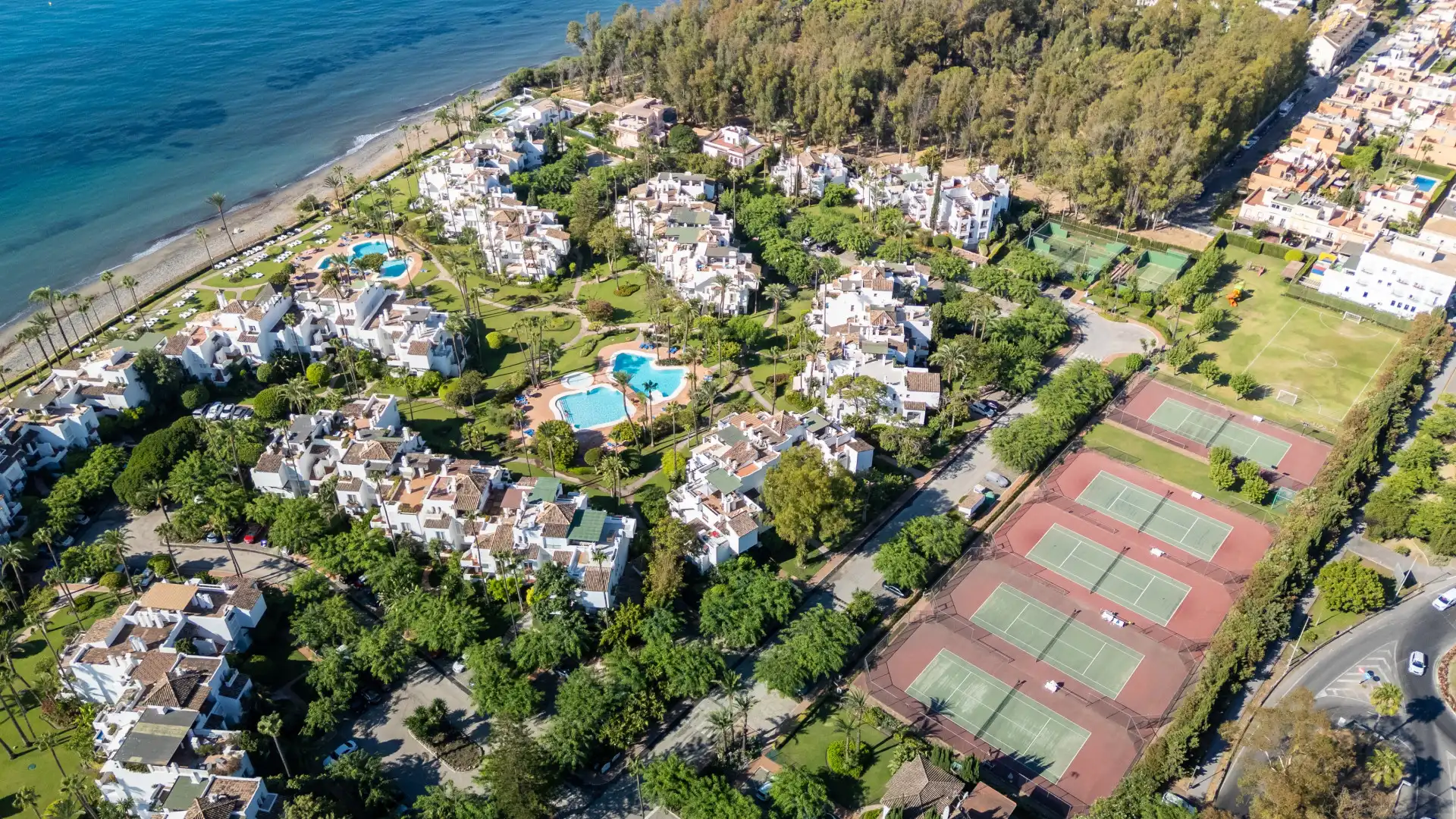 Exterior view of Ground floor for sale in Estepona  with Air Conditioner, Private garden and Terrace