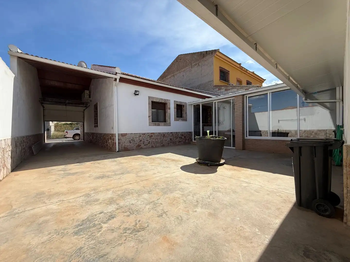 Außenansicht von Haus oder Chalet zum Verkauf in Humilladero mit Klimaanlage, Möbliert und Ofen