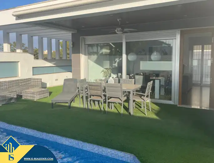 Xalet amb piscina en venda a Mil Palmeras