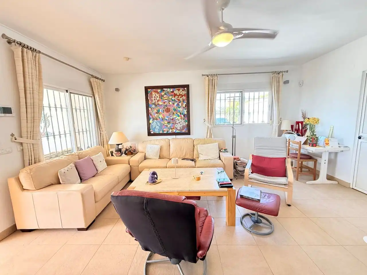 Sala de estar de Casa o chalet en venta en Vélez-Málaga con Aire acondicionado, Calefacción y Jardín privado