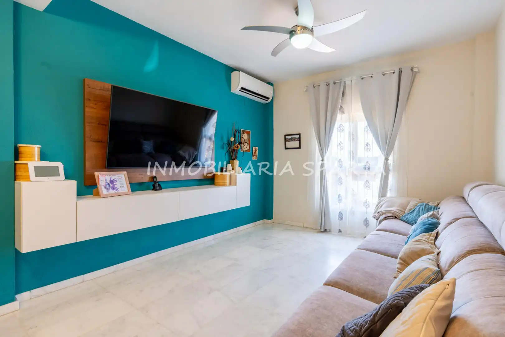 Living room of Detached homes for sale in Benacazón  with Air Conditioner, Heating and Oven