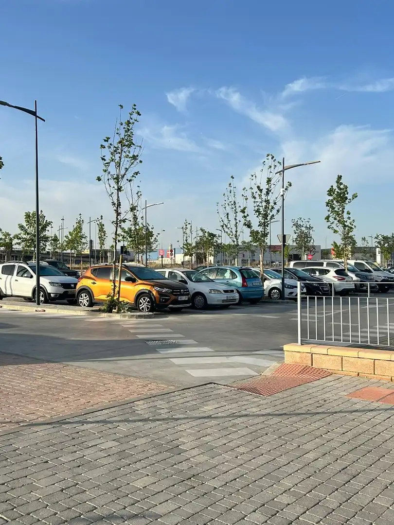 Aparcament de Casa adosada en venda en Alcalá de Guadaira amb Aire condicionat, Terrassa i Traster