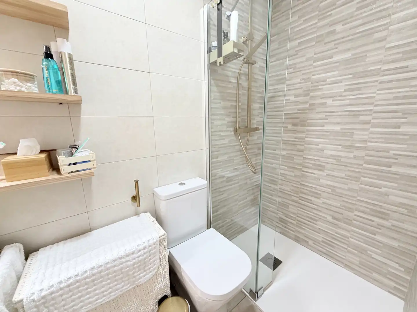 Bathroom of Apartments for rent in Sevilla  with Air Conditioner, Heating and Parquet flooring