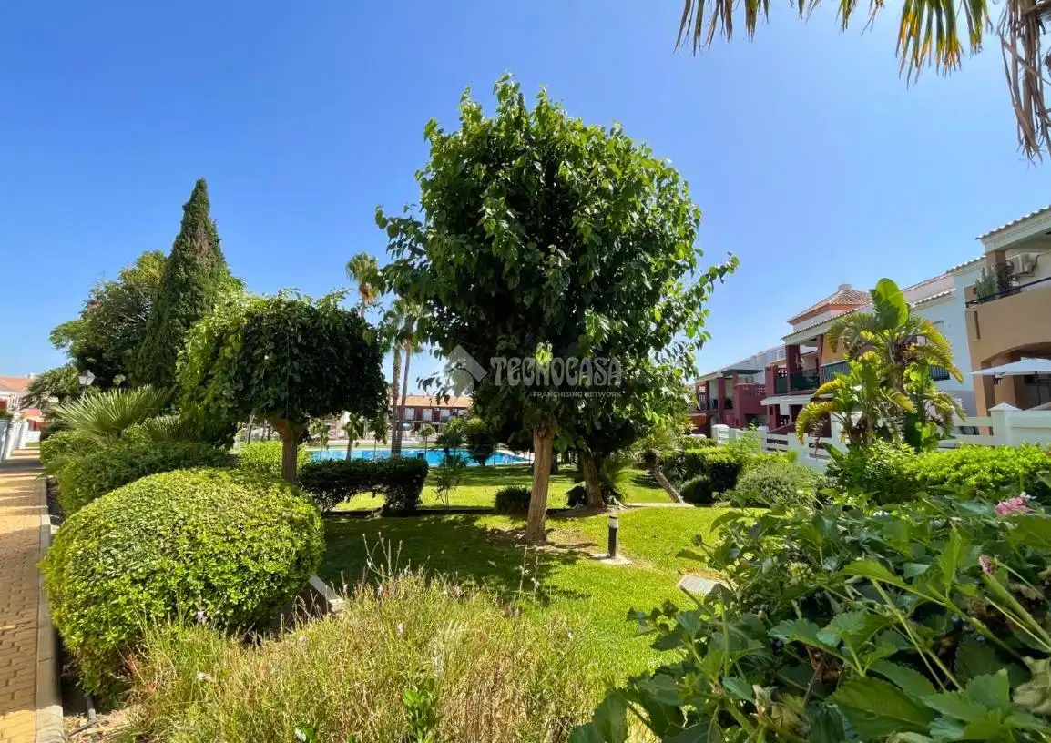 Jardín de Ático en venta en Chiclana de la Frontera con Trastero y Balcón