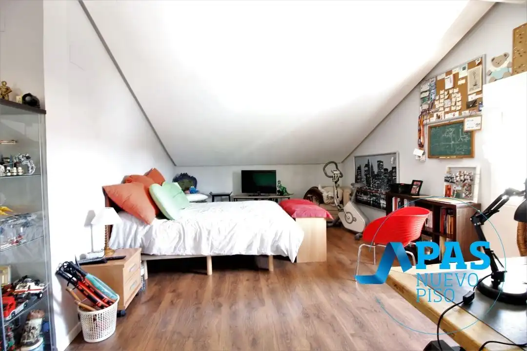 Schlafzimmer von Haus oder Chalet zum Verkauf in Santander mit Privatgarten, Parkett und Terrasse