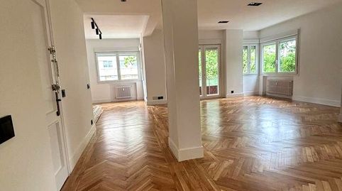 Foto 4 de Piso de alquiler en De Orense, Castillejos - Cuzco, Madrid Capital