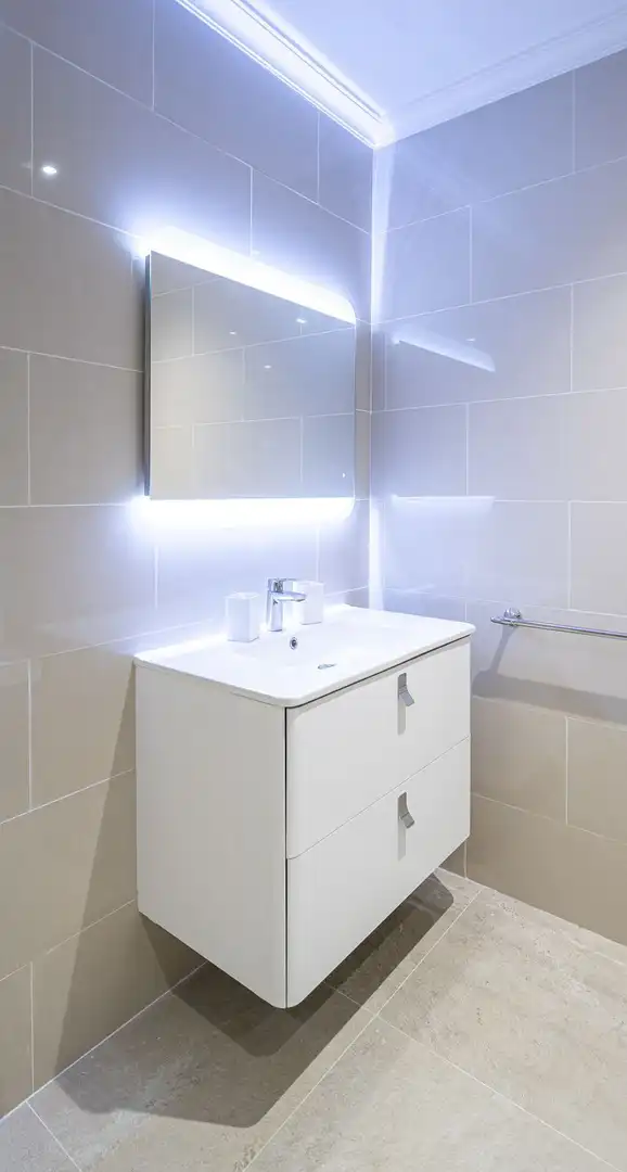 Baño de Apartamento en venta en Estepona con Terraza, Trastero y Amueblado