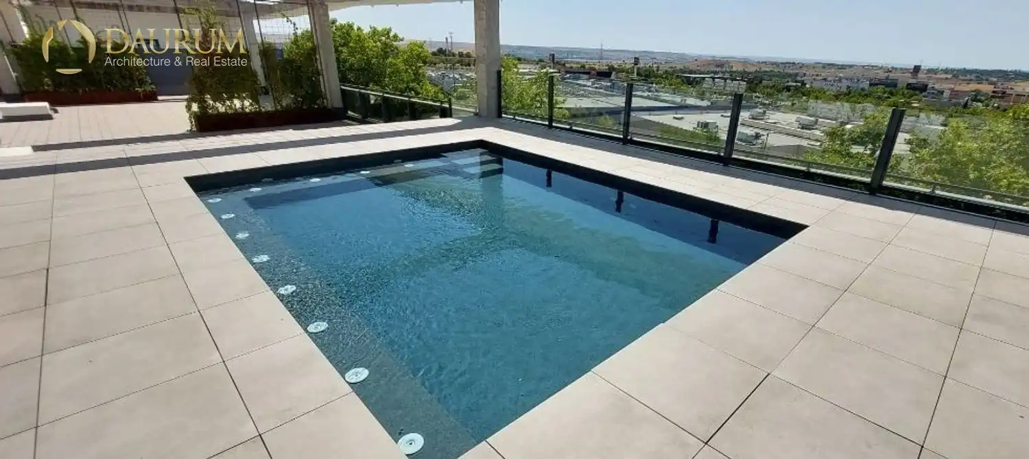 Schwimmbecken von Wohnung zum Verkauf in San Sebastián de los Reyes mit Klimaanlage, Heizung und Möbliert