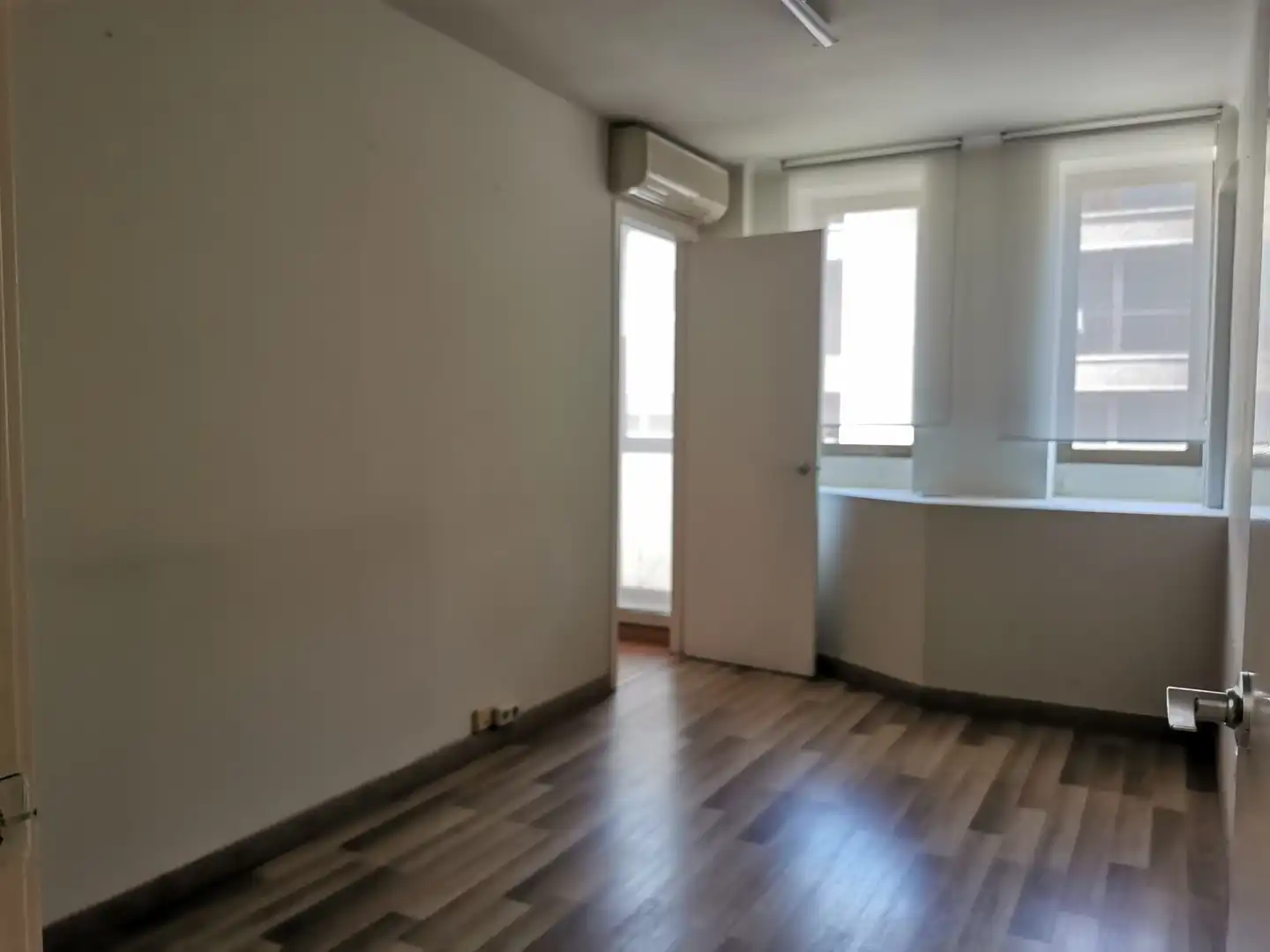 Office for sale in Manresa  with Air Conditioner