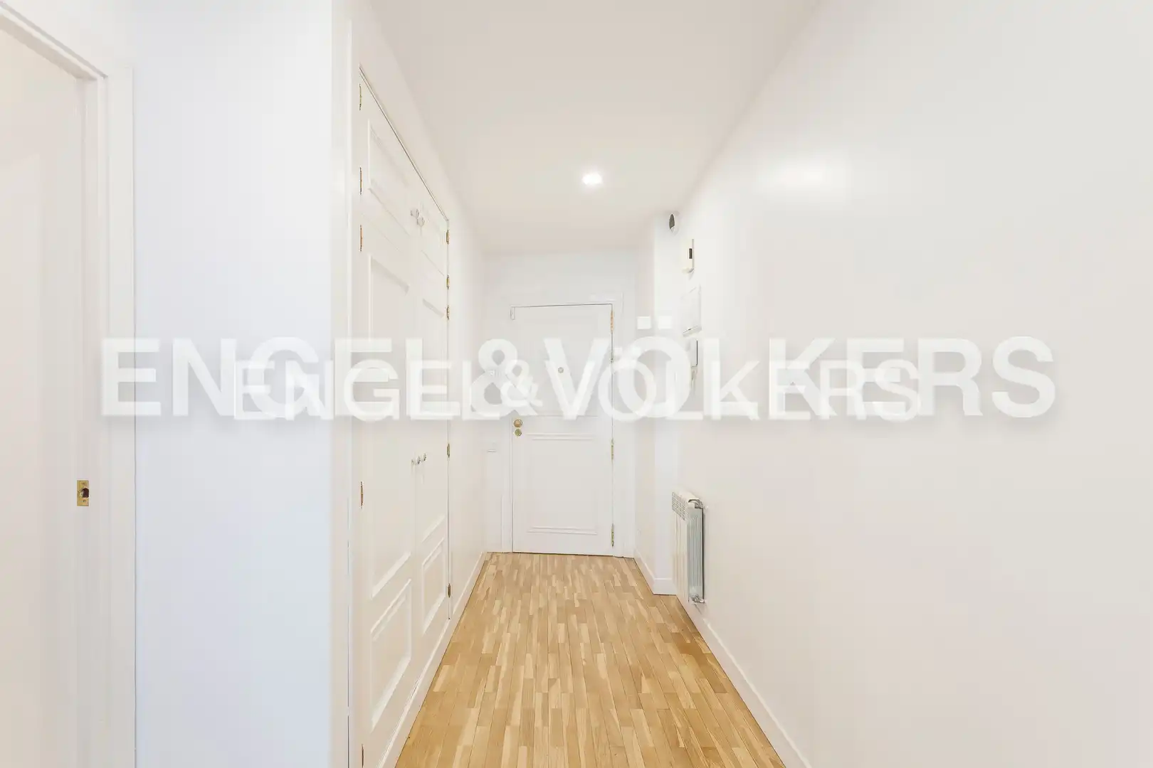 Flat for sale in Madrid  with Air Conditioner, Heating and Private garden
