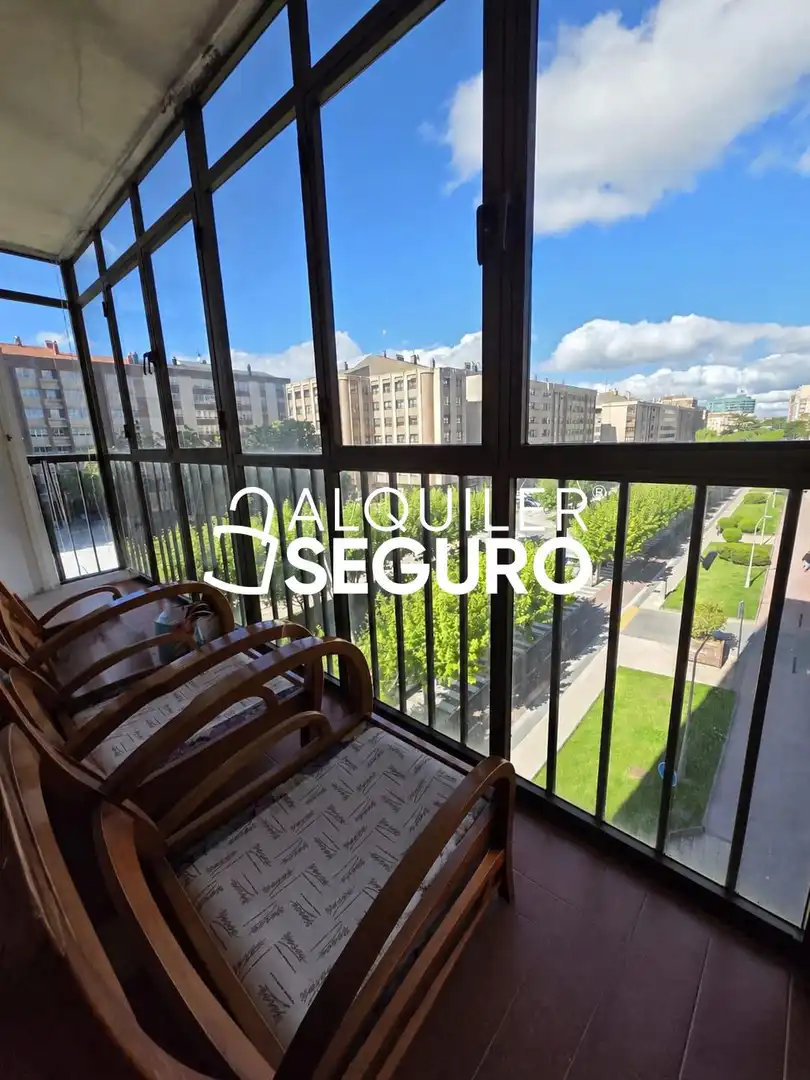 Außenansicht von Wohnung zur Miete in Burgos mit Heizung, Terrasse und Möbliert