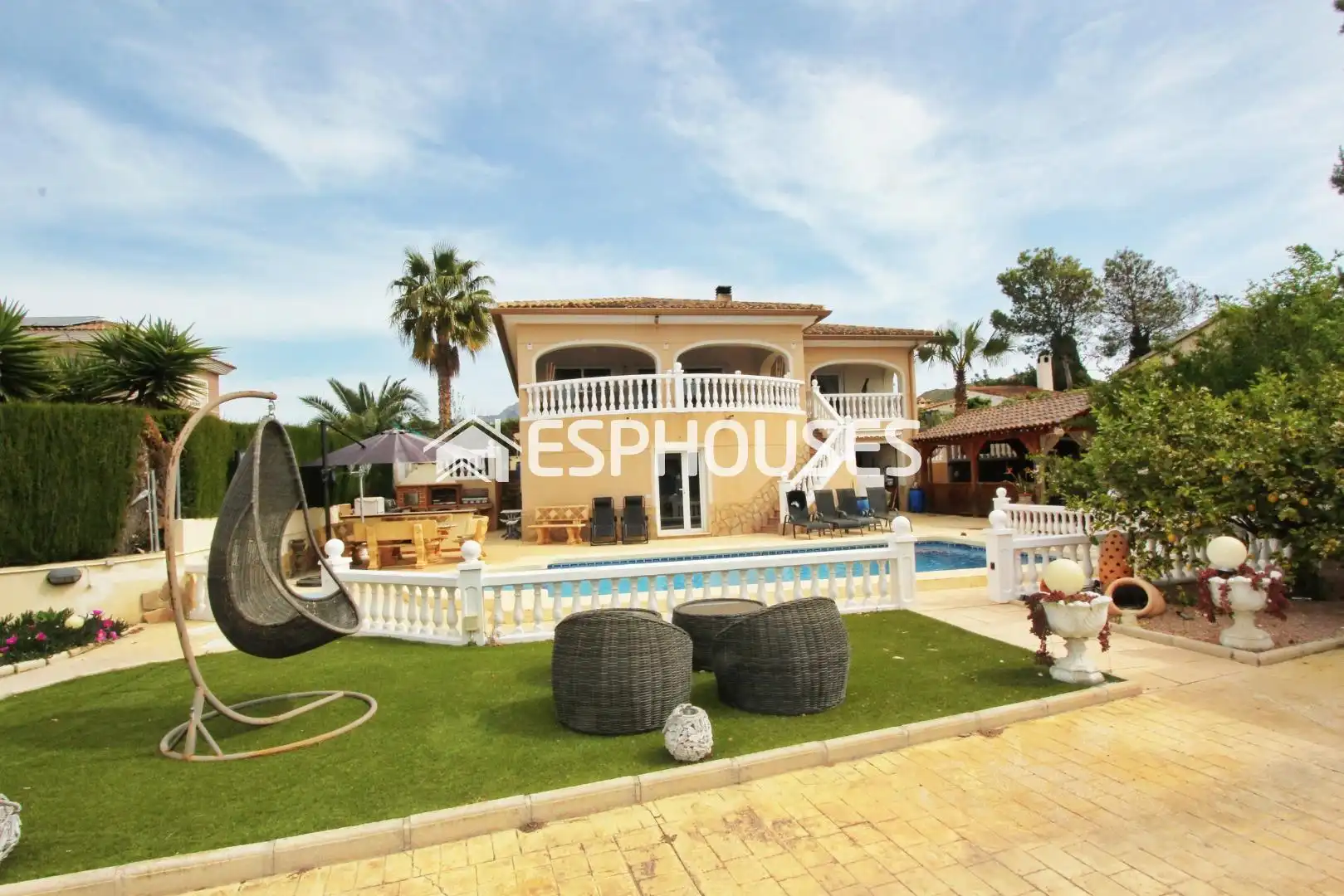 Vista exterior de Casa o chalet en venta en Busot con Aire acondicionado, Trastero y Piscina