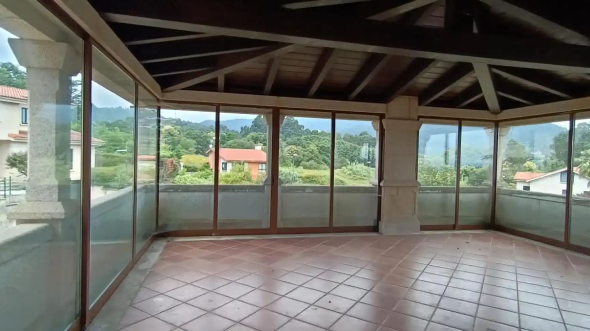 Terrasse von Country house zum Verkauf in Tui mit Heizung, Privatgarten und Haustechnik