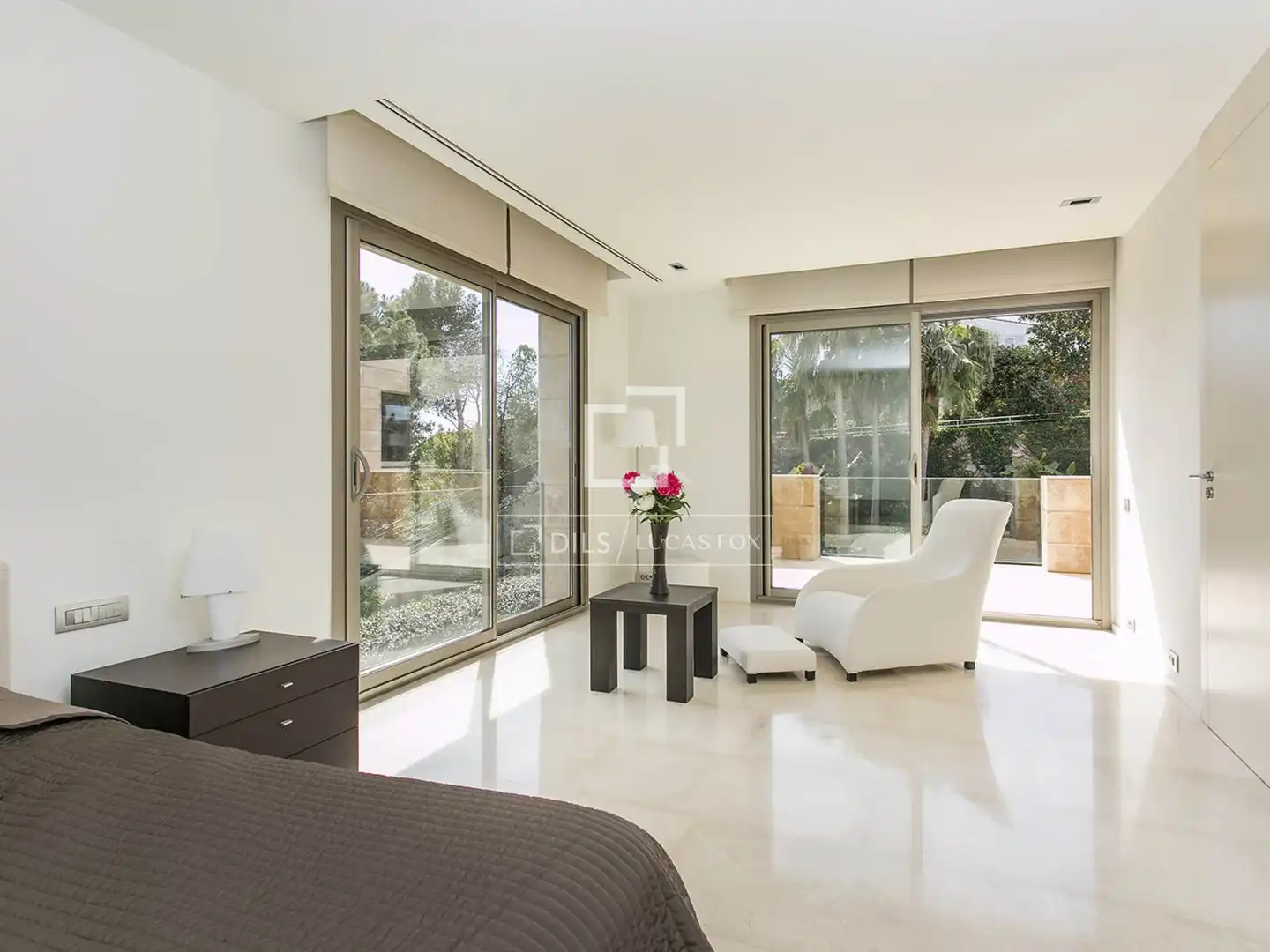 Sala d'estar de Casa o xalet en venda en Barcelona amb Aire condicionat, Calefacció i Jardí privat