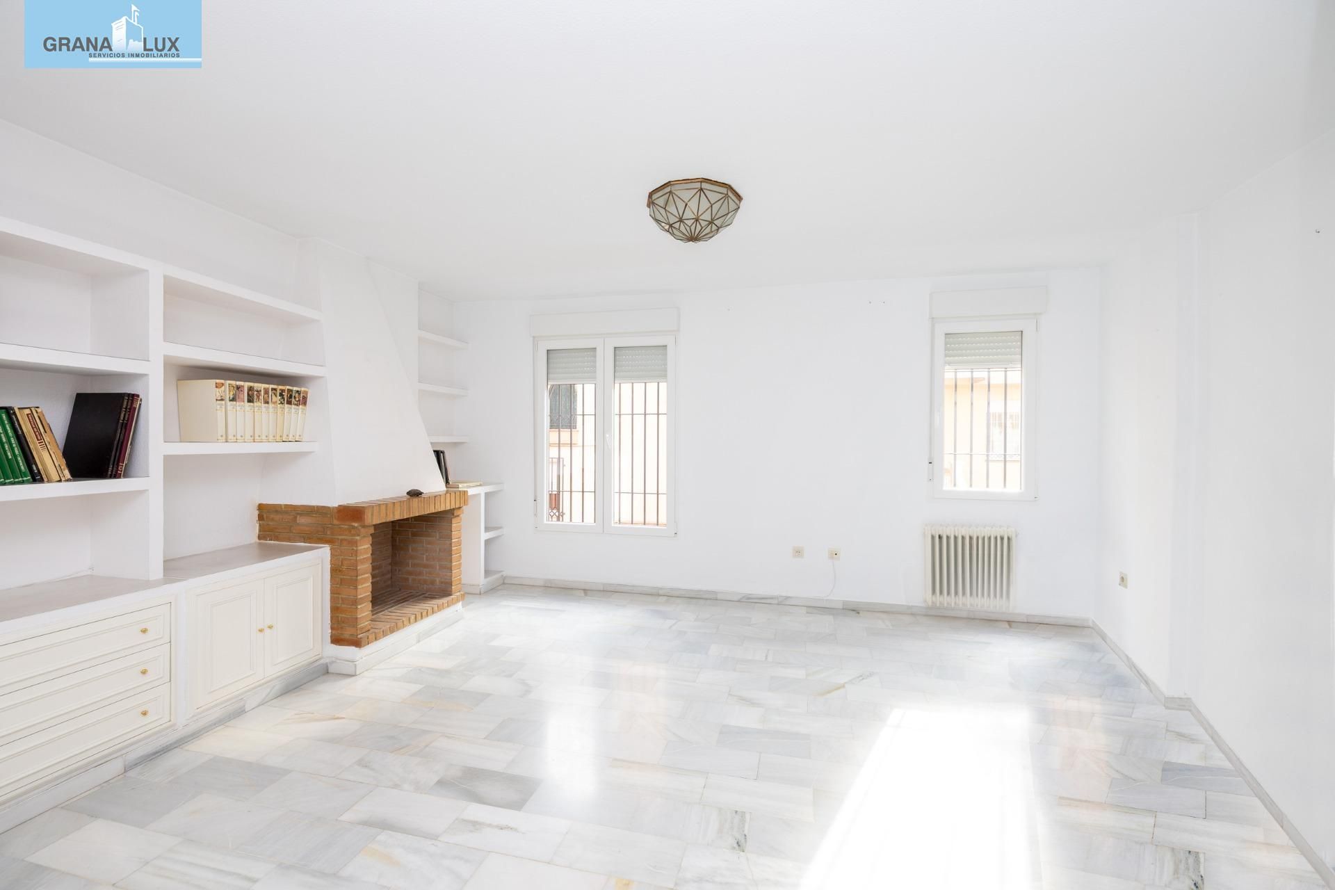 Sala d'estar de Casa adosada en venda en Maracena amb Calefacció i Balcó