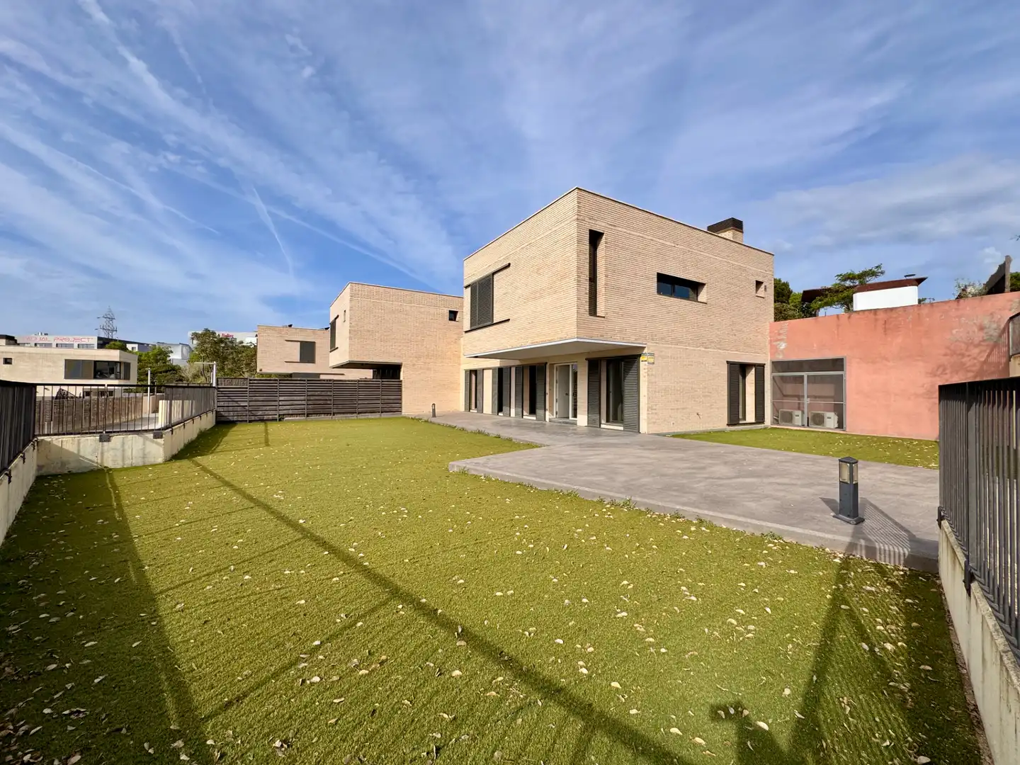 Vista exterior de Casa adosada en venta en Mataró con Aire acondicionado, Calefacción y Jardín privado